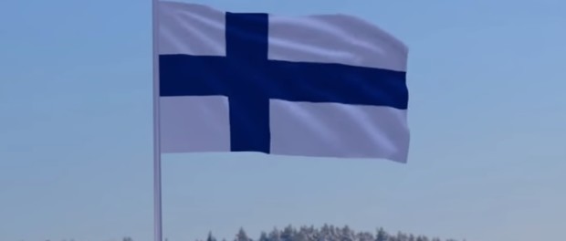 Suomessa jotkin politiikot ovat tehneet kovasti töitä suojellakseen omia suojatyöpaikkojaan. Esimerkiksi Raha-automaattiyhdistyksen toimitusjohtajan pesti on käytänössä täysin poliittinen virka jota tuetaan pelimonopolin tuotoilla joiden olisi tarkoitus mennä hyväntekeväisyyteen. Tämänhetkinen toimitusjohtaja Velipekka Nummikoskella ei ollut mitään kokemusta rahapelialalta virkaan astuessaan niin kuin ei myöskään entisellä toimitusjohtaja Sinikka Mönkäreellä joka oli koulutukseltaan lääkäri. Toki hyväpalkkainen noin 200 000€ vuositulot takaava virka houkuttelee, varsinkin kun siihen tuntuu pääsevän pelkästään poliittisilla meriiteillä.